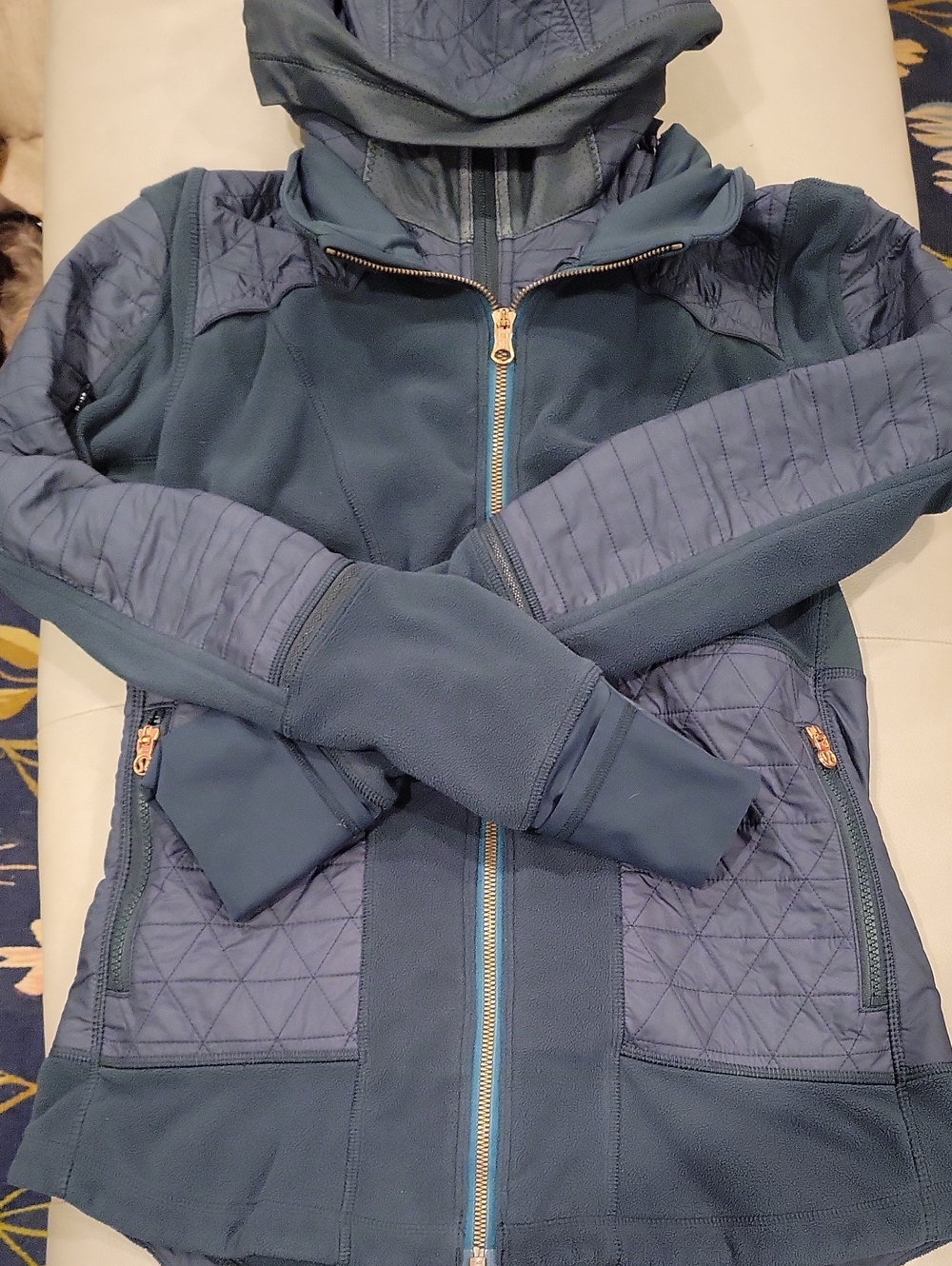 Lululemon Women’s Hunter Green Quilted And Fleece Hooded Jacket - Removable Hood